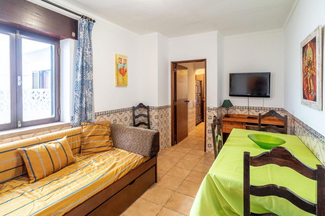 Rustic Old Town - T1 Esq Apartment อัลบูเฟรา ภายนอก รูปภาพ